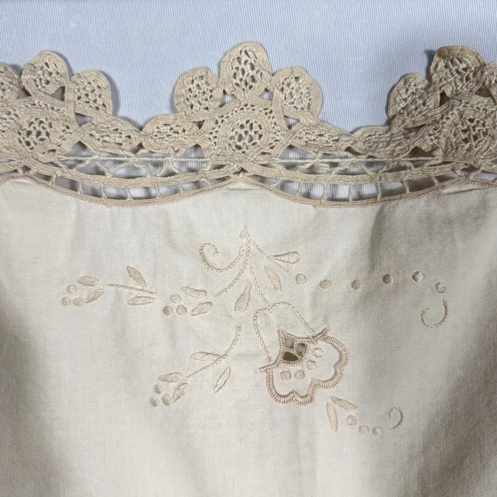 Vtg Linen Tea Tablecloth Handmade Crochet Lace Trim Cutwork Embroidery Cream